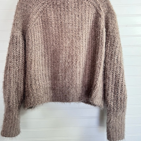 Express Women’s Mock Neck Knit Sweater Cropped Fuzzy Sz M Pullover - Picture 11 of 15